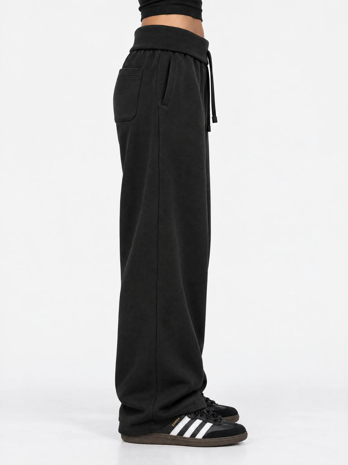 BLACK FOLDED SWEATPANTS